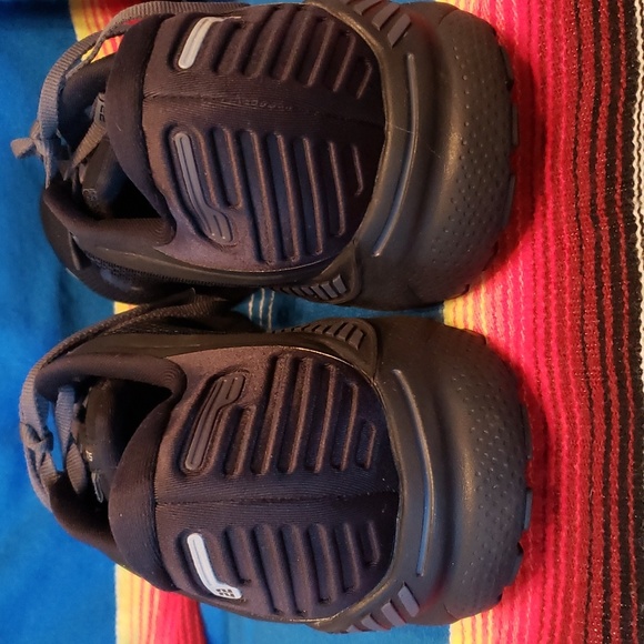 Brooks - Picture 6 of 9